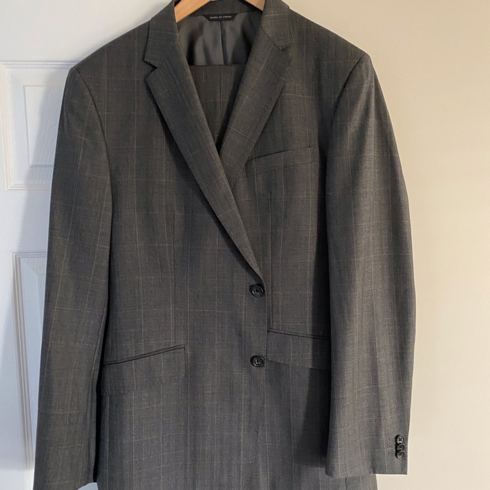 Banana Republic men’s suit